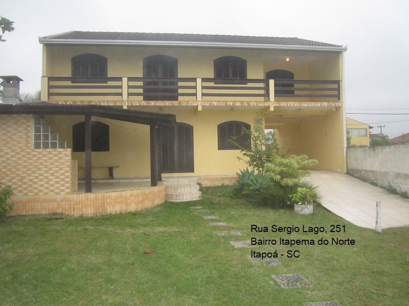 Sobrado com quatro quartos